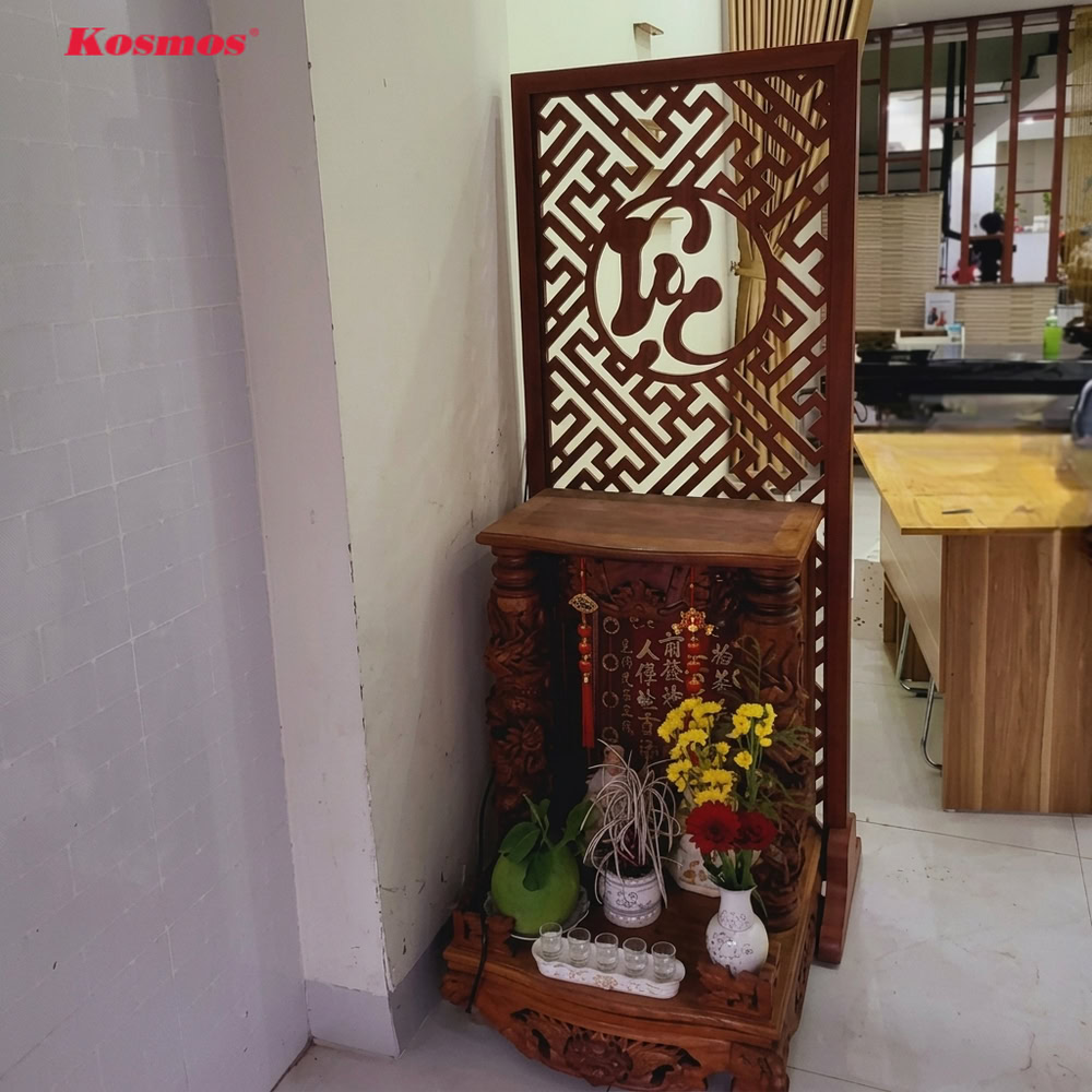 Ngăn bàn thờ Thần Tài bằng mẫu vách chữ Lộc kết hợp chữ Vạn