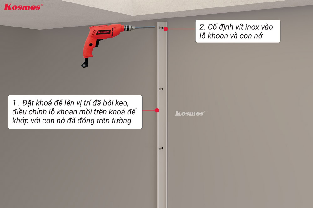 Cố định khóa đế đầu tiên lên tường bê tông bằng vít inox