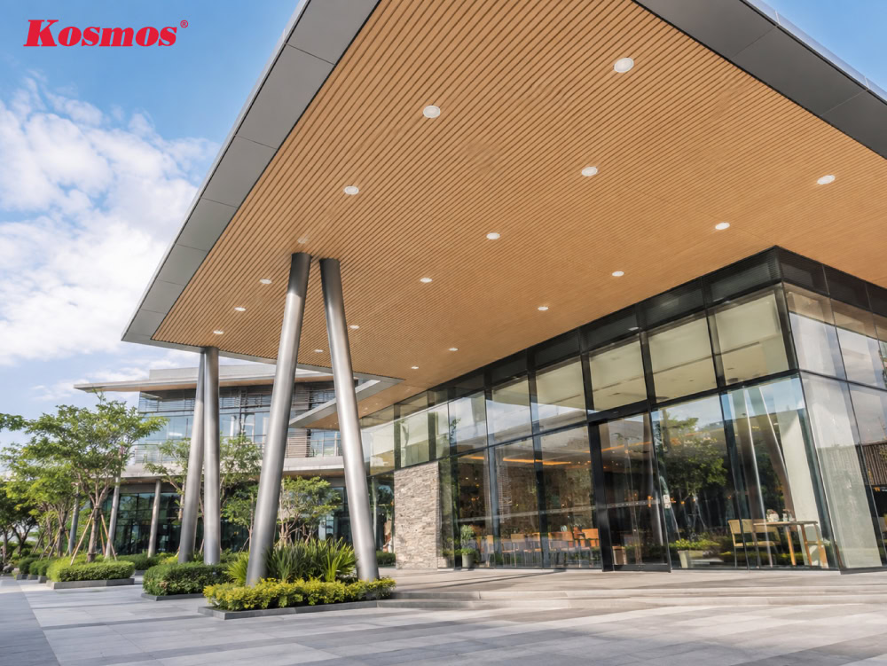 Mẫu mái hiên công ty ốp trần nhôm giả gỗ vàng