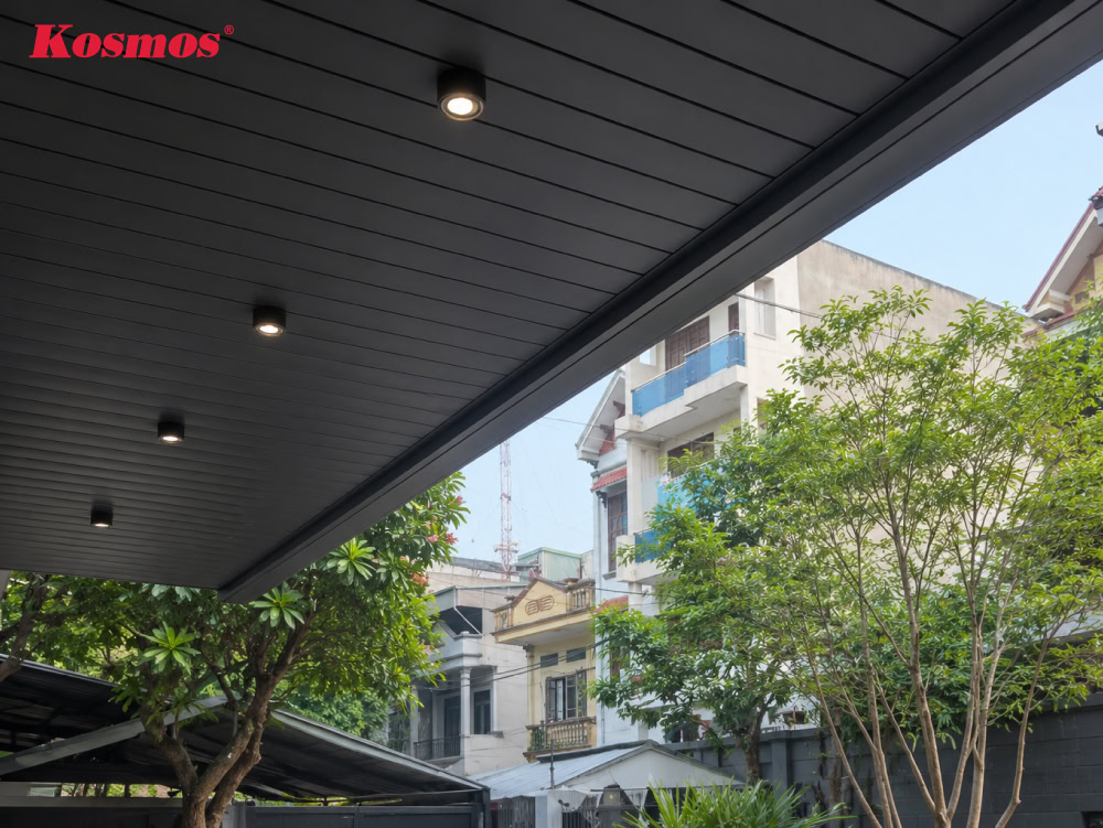 Mẫu trần nhôm đơn sắc xám ốp mái hiên sang trọng