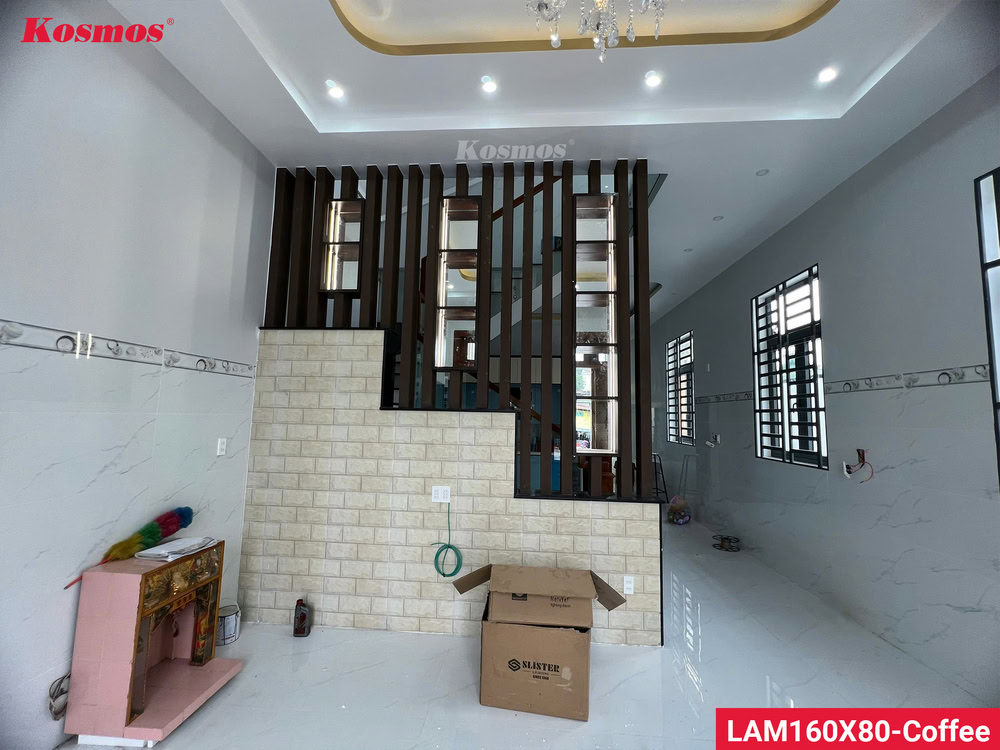 Thiết kế vách ngăn cầu thang bằng thanh lam gỗ nhựa 1 lớp